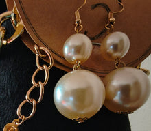 Load image into Gallery viewer, Earrings
