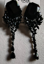 Load image into Gallery viewer, Trenees' Exclusive Jewelry Colletions- 2 pairs in stock (New Arrival)
